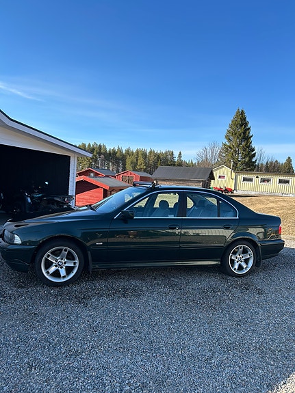 BMW 520i 2 of 2