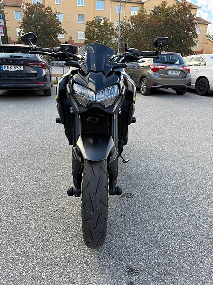 Kawasaki Z900 2 of 7