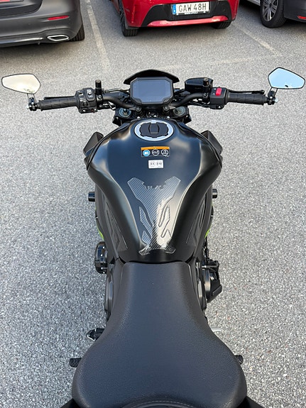 Kawasaki Z900 4 of 7
