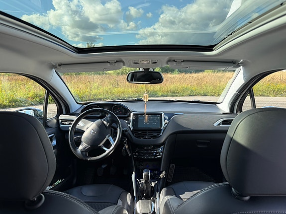 Peugeot 2008 5 of 8