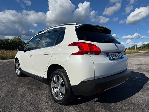 Peugeot 2008 2 of 8