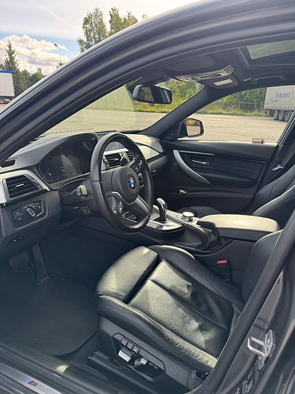 BMW 320d 15 of 26