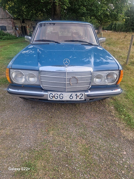 Mercedes-Benz 300 D 7 of 20