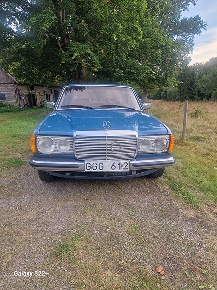 Mercedes-Benz 300 D 3 of 20