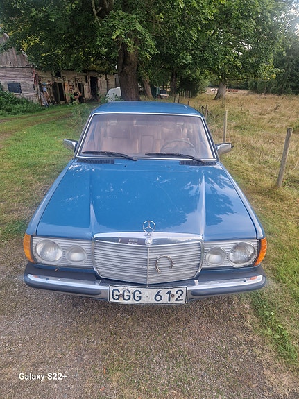 Mercedes-Benz 300 D 6 of 20
