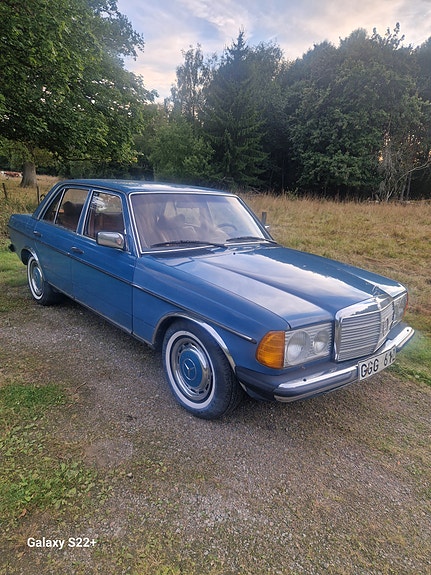 Mercedes-Benz 300 D 2 of 20