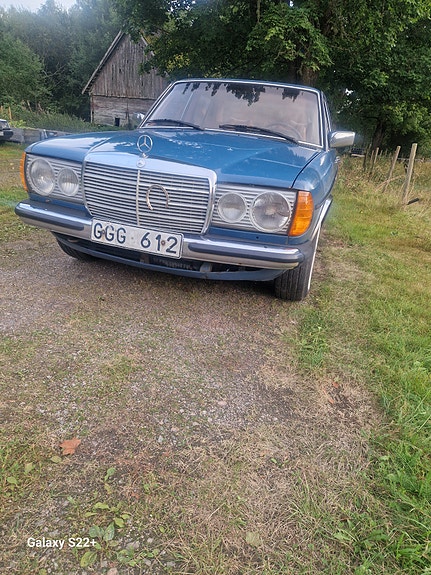 Mercedes-Benz 300 D 4 of 20