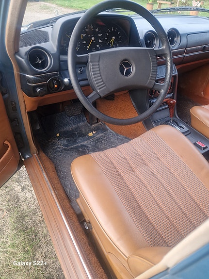 Mercedes-Benz 300 D 12 of 20