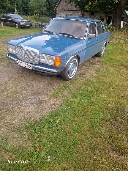 Mercedes-Benz 300 D 9 of 20