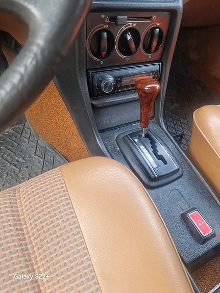 Mercedes-Benz 300 D 16 of 20