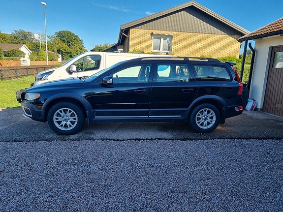 Volvo XC70 2 of 11