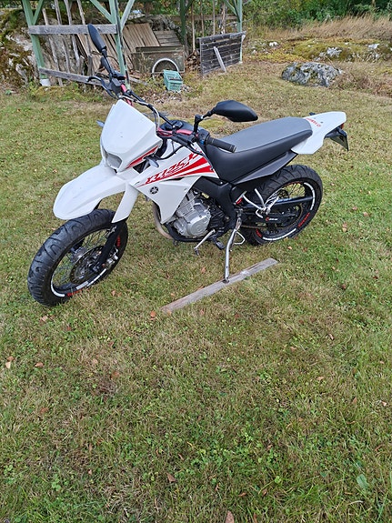 Yamaha Xt125x 2 of 6