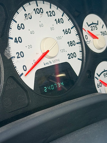 Dodge RAM 2500 2 of 10