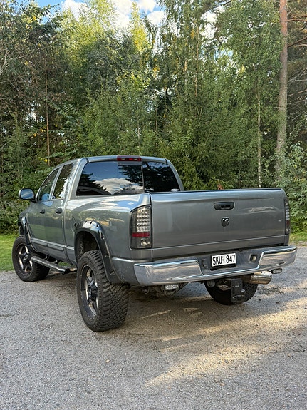 Dodge RAM 2500 4 of 10