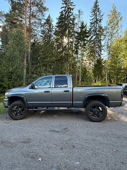 Dodge RAM 2500 3 of 10