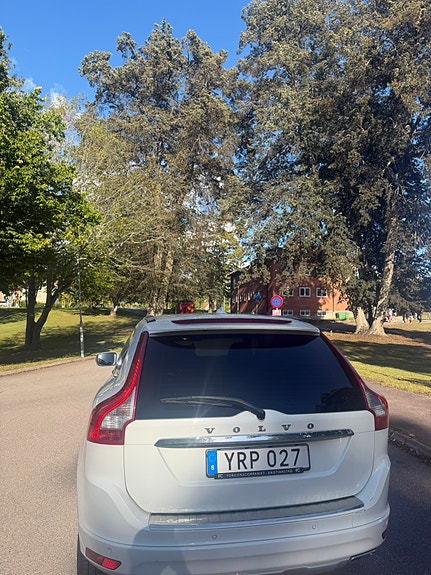 Volvo XC60 2 of 6