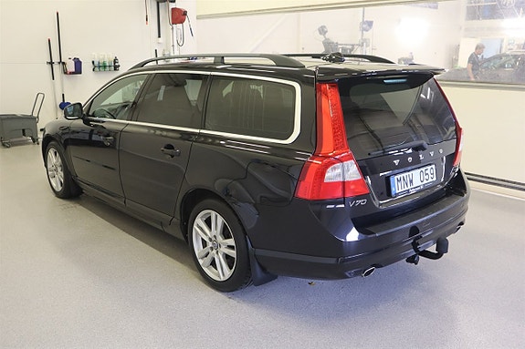 Volvo V70 2 of 16
