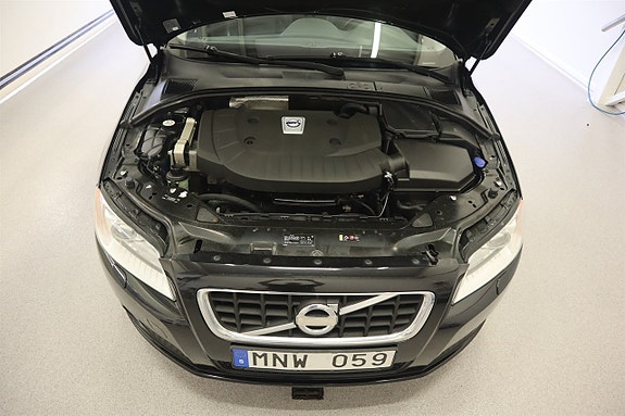 Volvo V70 11 of 16