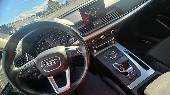 Audi Q5 2 of 9