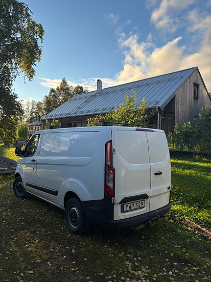 Ford Transit Custom 2 of 6