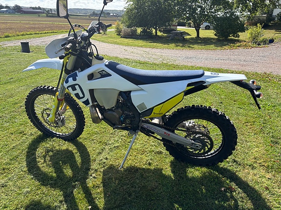 Husqvarna TE 300 2 of 4