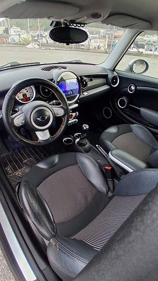MINI Cooper 5 of 7