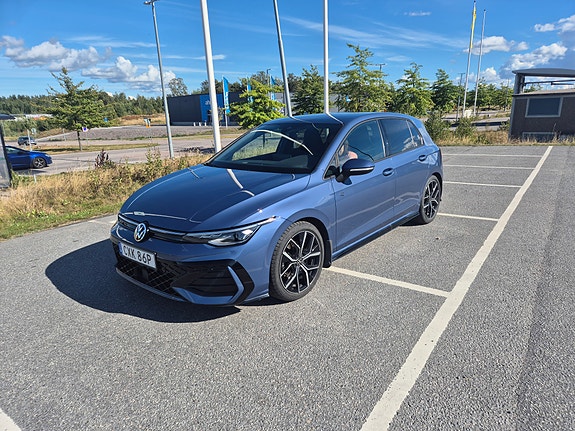 Volkswagen Golf VIII 2 of 9