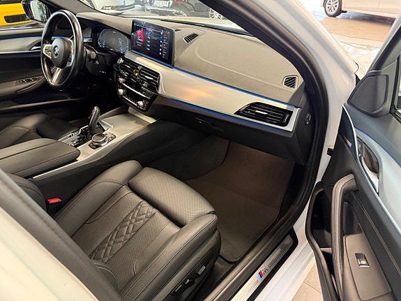 BMW 530e 11 of 14