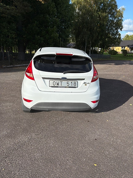 Ford Fiesta 5 of 12