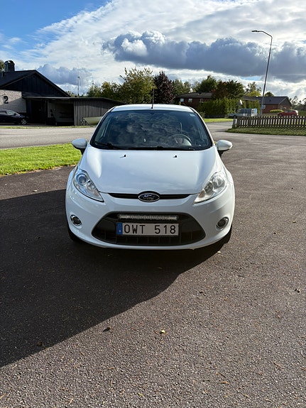 Ford Fiesta 2 of 12