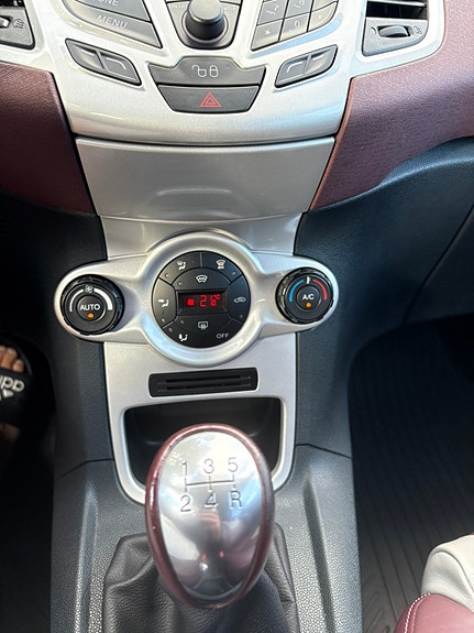 Ford Fiesta 12 of 12