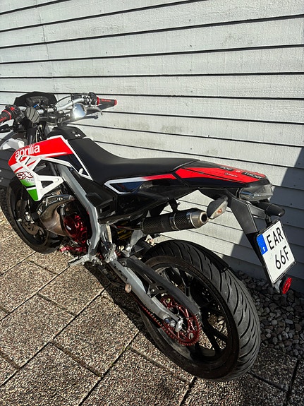 Aprilia 4 of 5