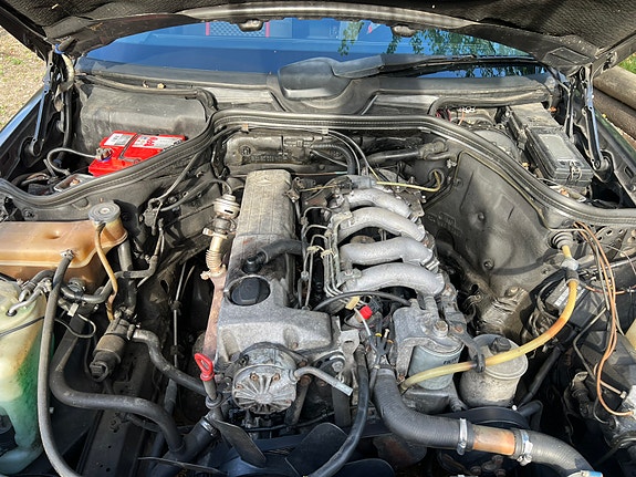 Mercedes-Benz 250 TD 3 of 5