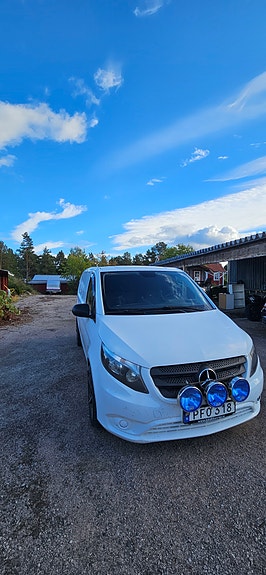 Mercedes-Benz Vito 111 2 of 9