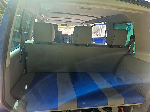 Volkswagen Multivan 7 of 7