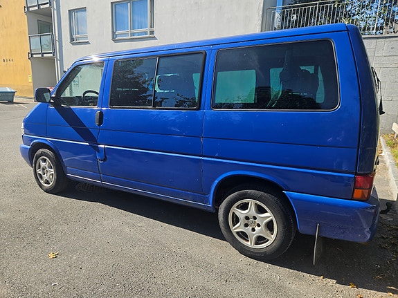 Volkswagen Multivan 2 of 7