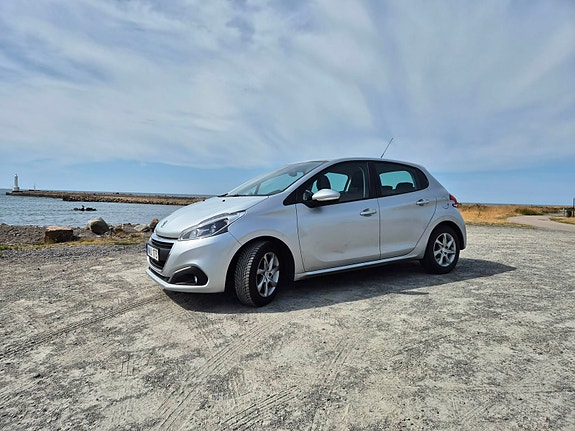 Peugeot 208 2 of 6