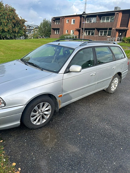 Toyota Avensis 2 of 7