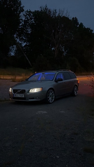 Volvo V70 3 of 7