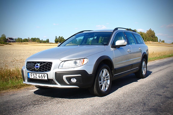 Volvo XC70 2 of 10