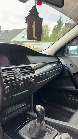BMW 523i 5 of 7