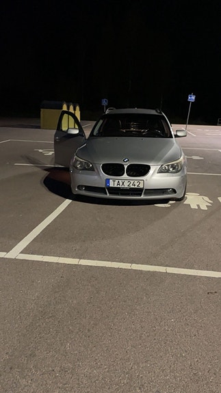 BMW 523i 2 of 7