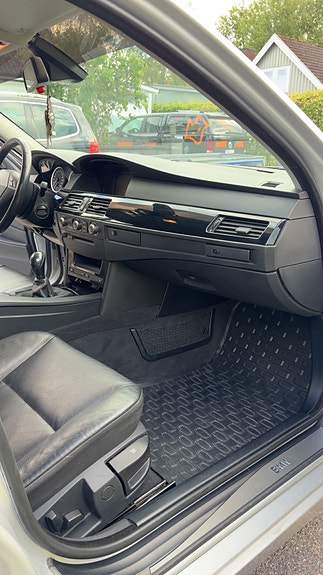 BMW 523i 4 of 7