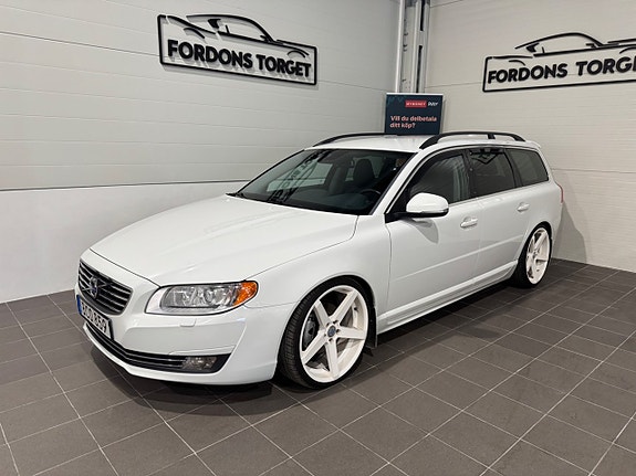 Volvo V70 2 of 23