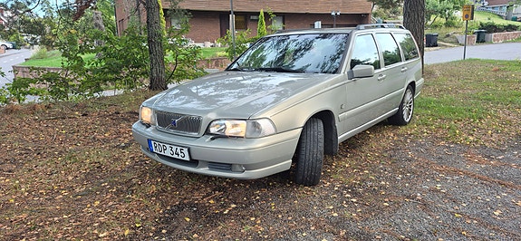 Volvo V70 4 of 5