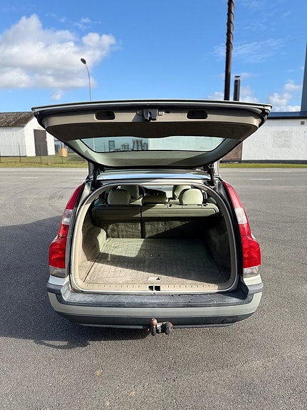 Volvo V70 8 of 9