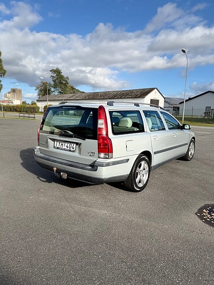 Volvo V70 5 of 9
