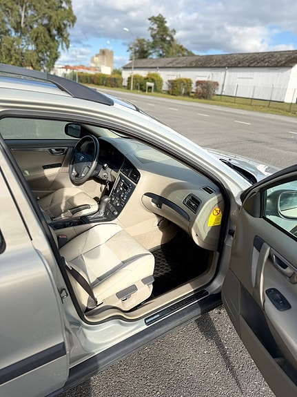 Volvo V70 9 of 9