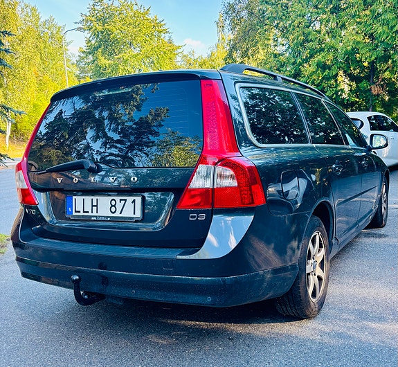Volvo V70 3 of 9