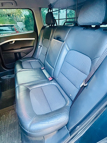 Volvo V70 7 of 9